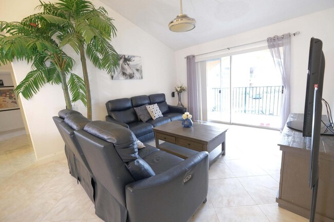 Foto del edificio - 1715 Village Blvd