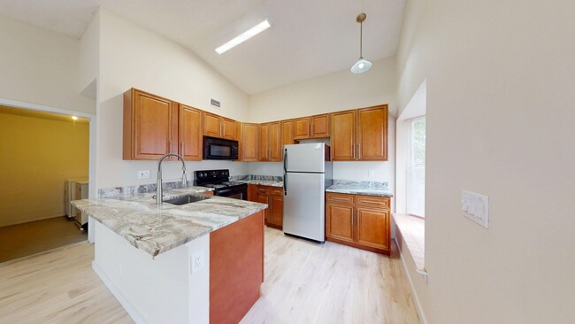 Building Photo - 2BD/1BA Villa w/ Updated Kitchen and w/ HO...