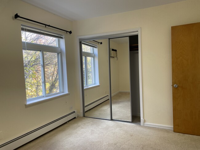 Building Photo - 5711 Huxley