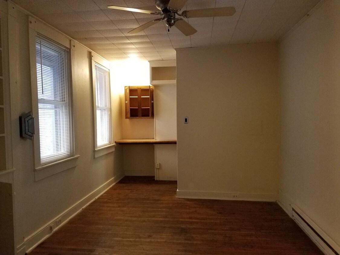 Foto principal - 232 W Chestnut St