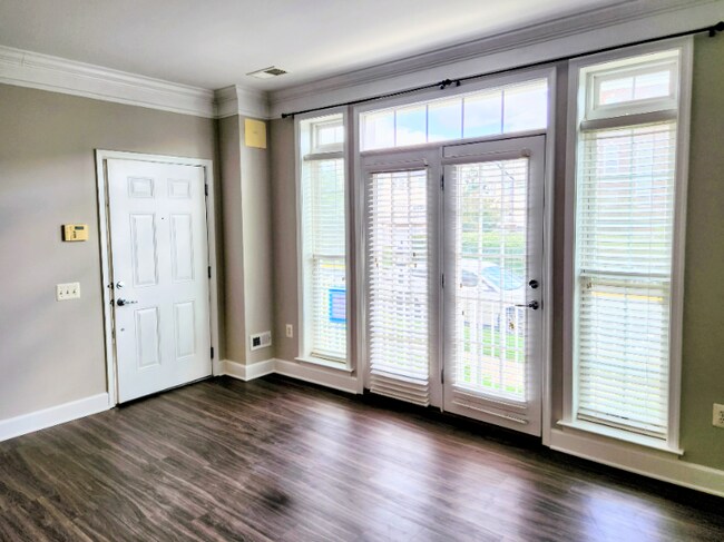 Building Photo - 2267 Oberlin Dr