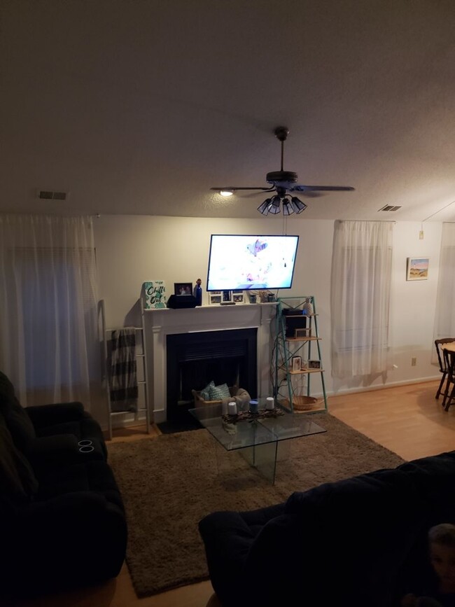 Building Photo - Style, Space & Location Vibes—Your Next Ch...