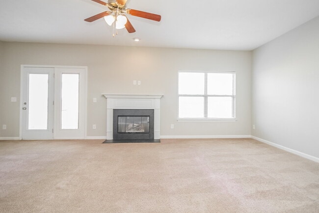 Foto del edificio - 2102 Longhunter Chase Dr