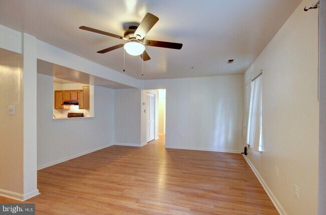 Building Photo - 525 Red Coat Pl