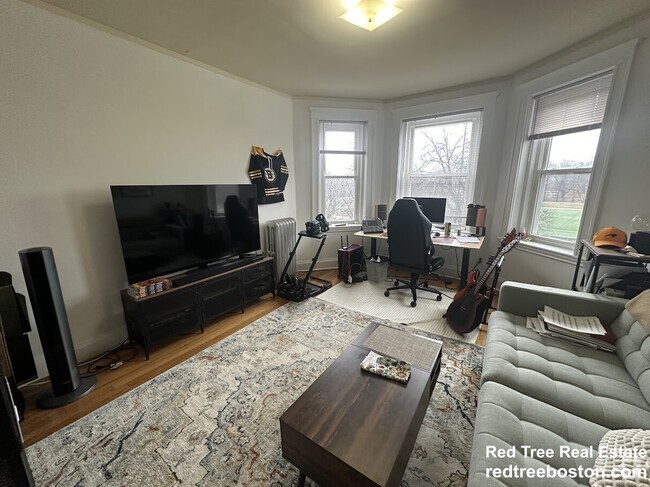 Building Photo - 165 Park Dr