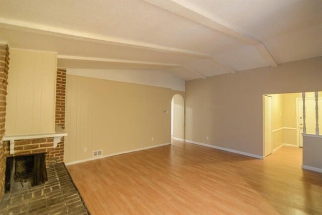 Building Photo - 115 Price Dr