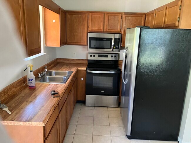 Foto del edificio - 720 E Nelson Ave