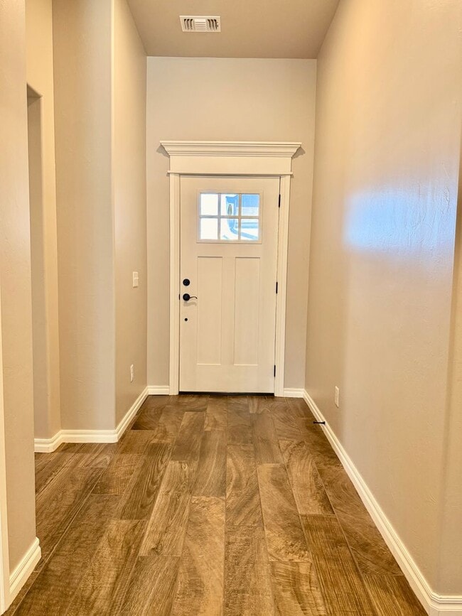 Foto del edificio - Gorgeous Newer Build! 3 Bed 2 Bath in Deer Creek Schools