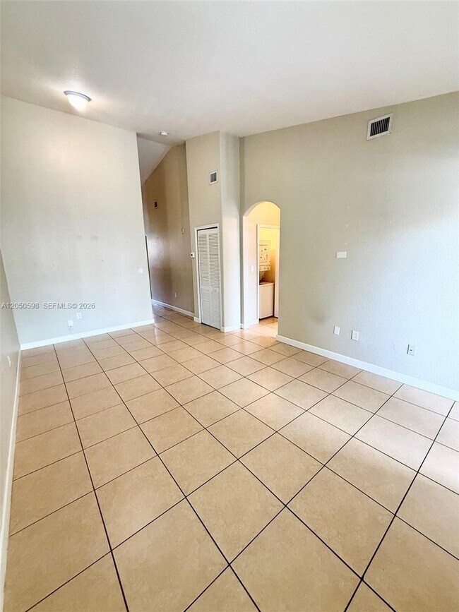 Foto del edificio - 1652 SE 28th St