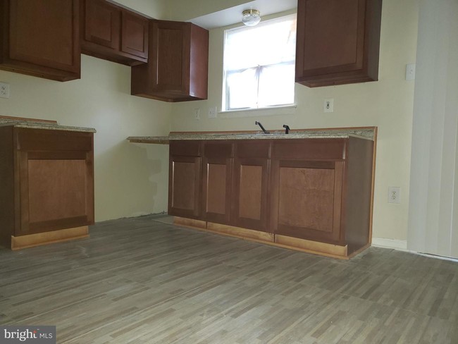 Building Photo - 2422 E Rosecroft Village Cir
