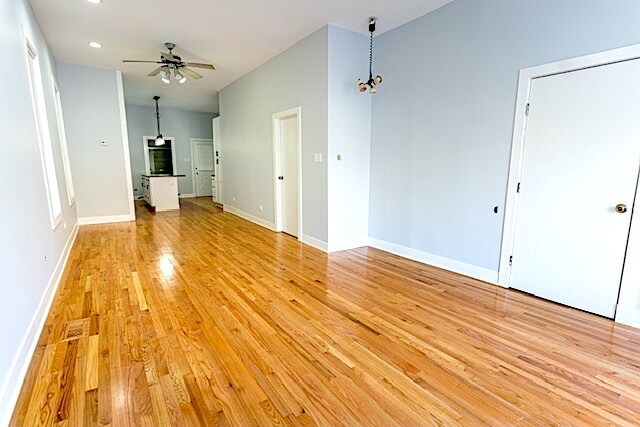 Foto del edificio - 2532 N Ashland Ave