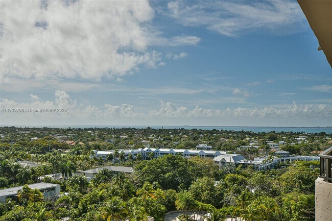 Foto del edificio - 151 Crandon Blvd