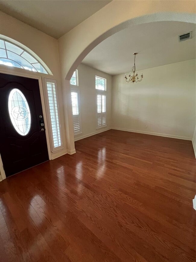 Building Photo - 6126 Hartson