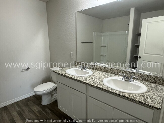 Building Photo - 2038 E Julian Dr