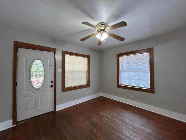 Building Photo - 1717 Roys Ave