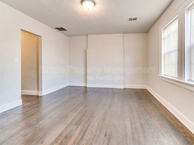 Foto del edificio - 946 East Dr