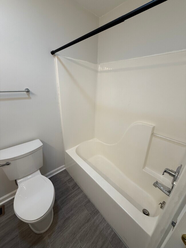 Foto del edificio - 305 W Seminary St