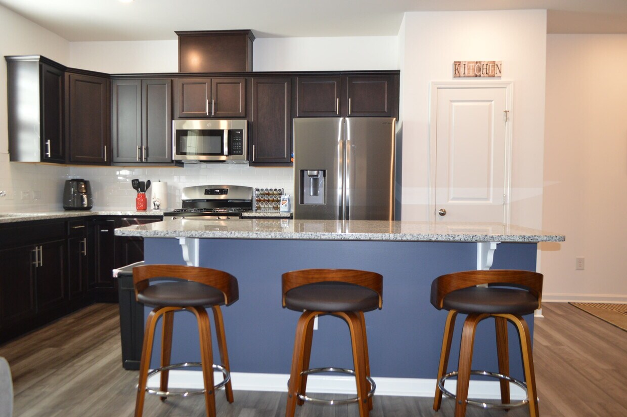 Elegant and modern style kitchen for your culinary creations - 2034 Strickland Oak Way
