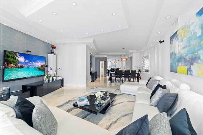 Building Photo - 3101 S Ocean Dr