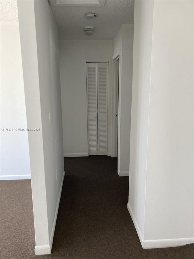 Building Photo - 17450 SW 106th Ave