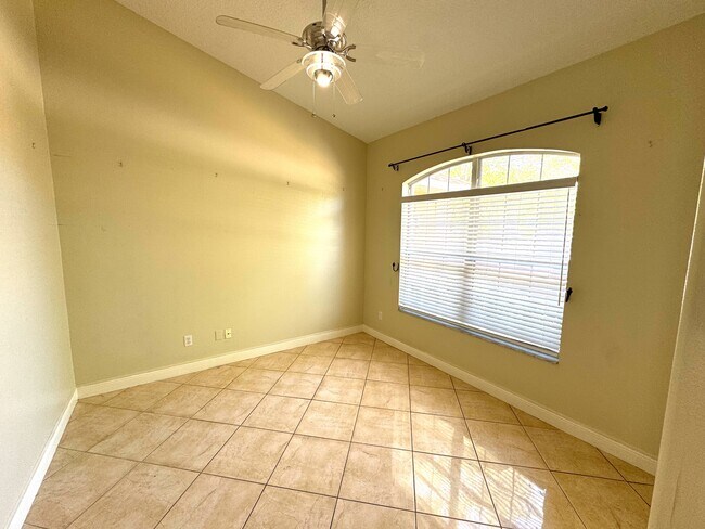Building Photo - 774 Princeton Dr