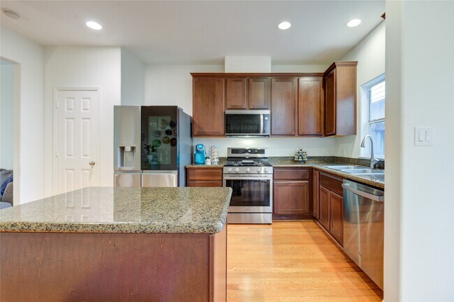 Foto del edificio - 2206 Naomi St