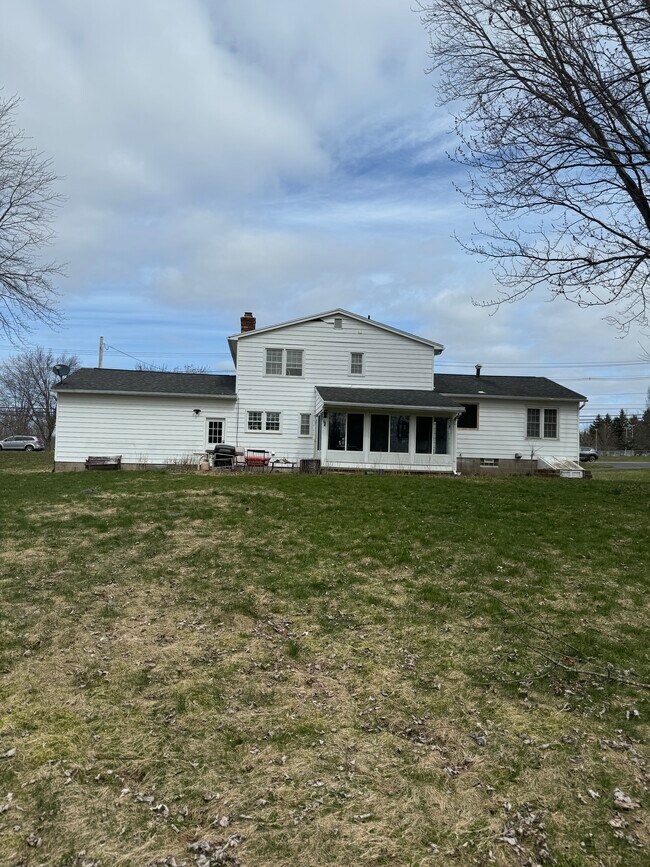 Foto del edificio - 1331 Whitney Rd E