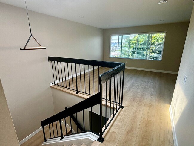 Foto del edificio - Remodeled 3 bed 2 bath townhome in Friars ...