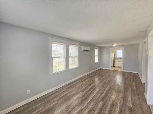 Foto del edificio - 503 Longfellow Blvd