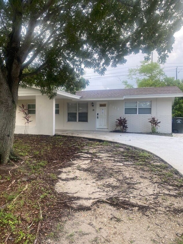NOW AVAILABLE! 4812 West Drive, Fort Myers... House for Rent in Fort
