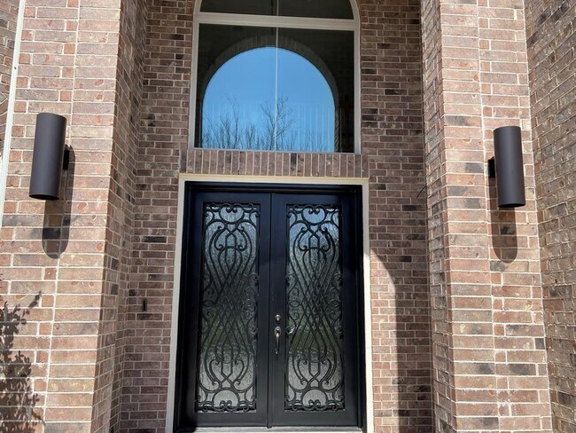Building Photo - 4818 Raintree Dr