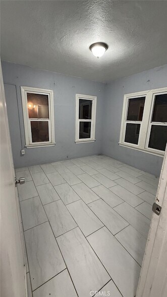 Foto del edificio - 260 W 9th St