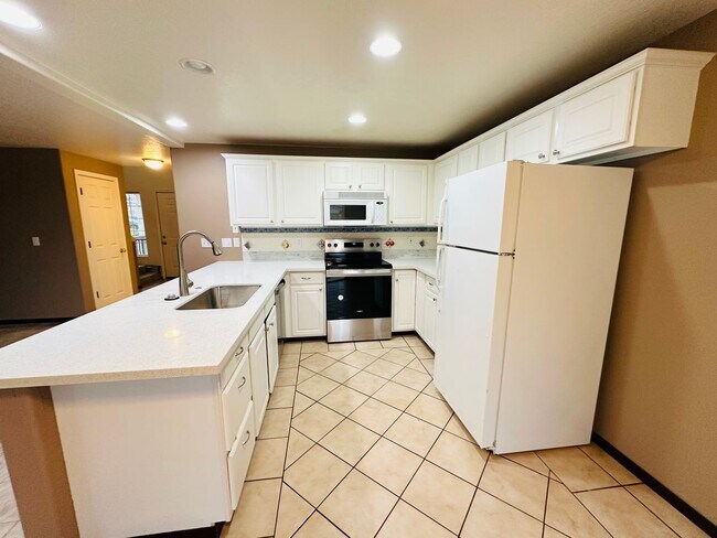 Foto del edificio - Beautiful 3 Bedroom Beaverton Home with Ne...