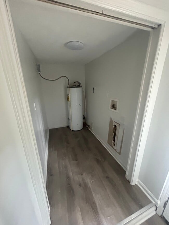 Building Photo - 15 Mona Pl