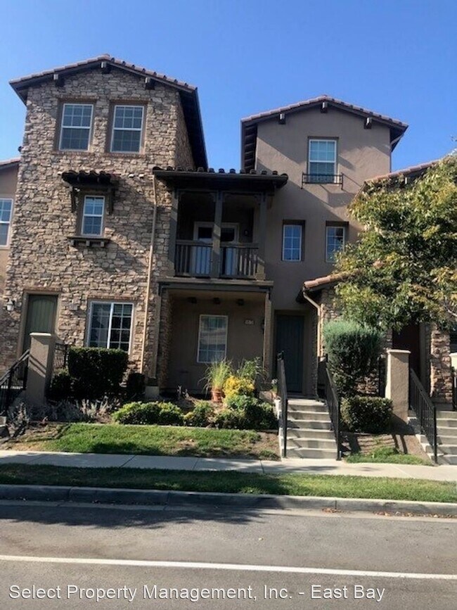 Building Photo - 3 br, 3.5 bath House - 5965 Tan Oak Drive