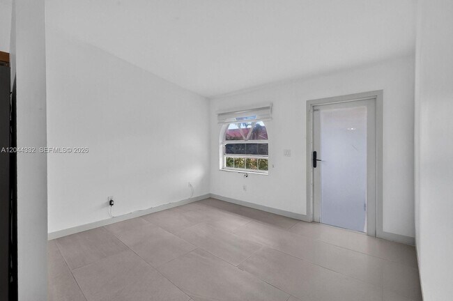 Building Photo - 2141 W 53rd St