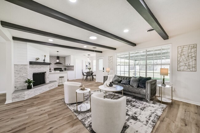 Building Photo - 306 Red Bud Ln