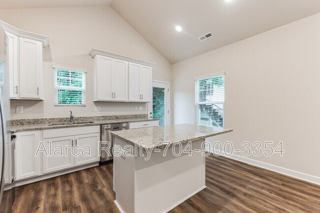 Building Photo - 327 W Iredell Ave