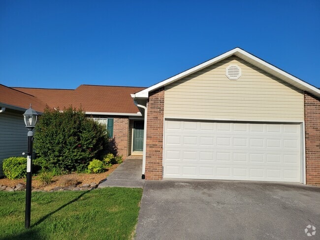 Building Photo - 109 Golf Club Ln