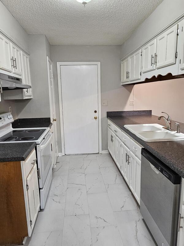 Building Photo - 1593 Belle Trees Dr