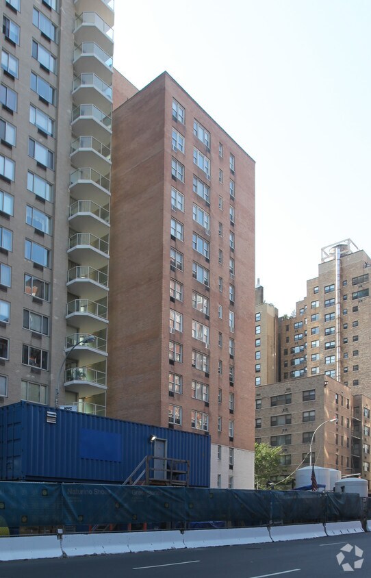 Building Photo - 1404 2nd Ave