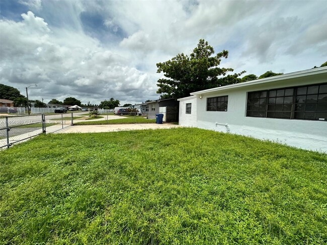 Building Photo - 735 NW 178th Terrace