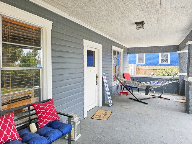 Building Photo - 416 N Peninsula Dr