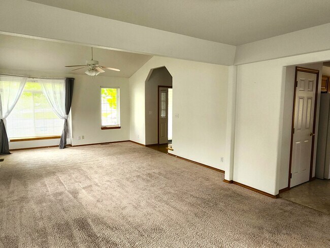 Building Photo - 9072 Blossome Dr