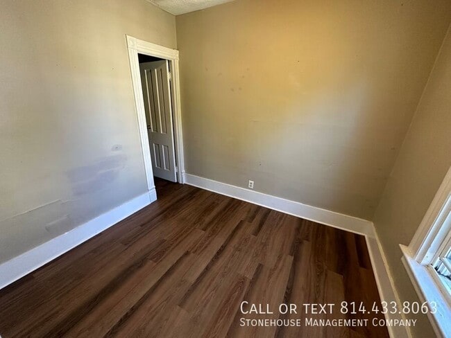 Building Photo - 613 E 13th St