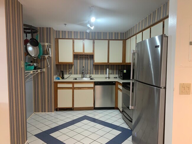 Building Photo - 382 Ocean Ave