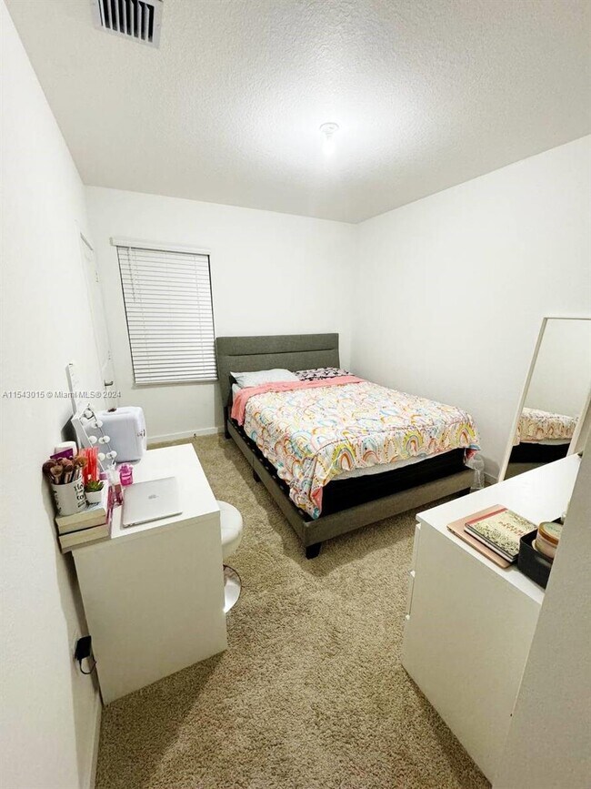 Foto del edificio - 848 SE 17th St