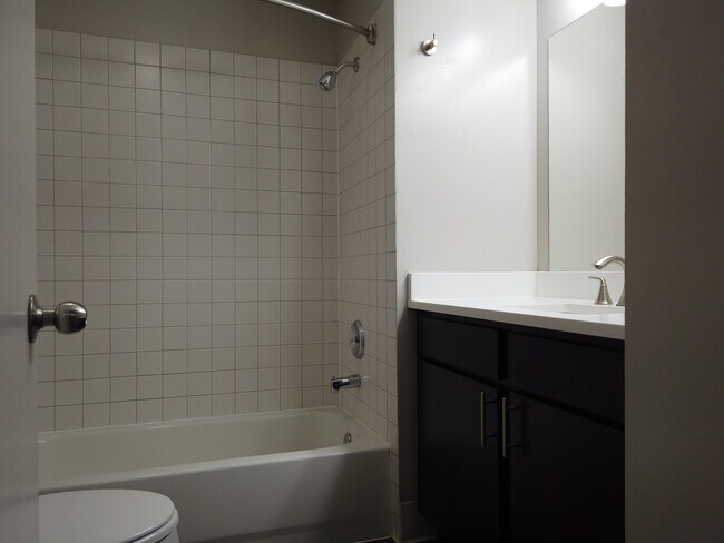 Foto del edificio - 1545 S State St