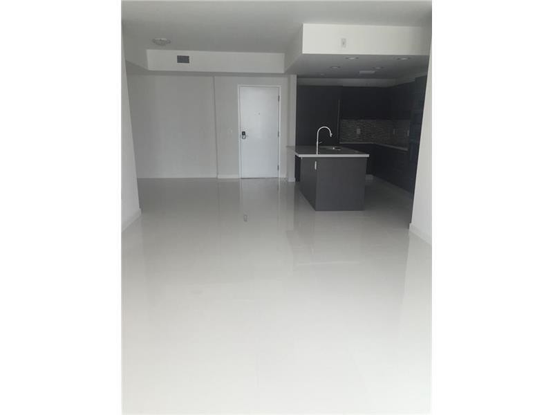 Foto principal - 7751 NW 107th Ave