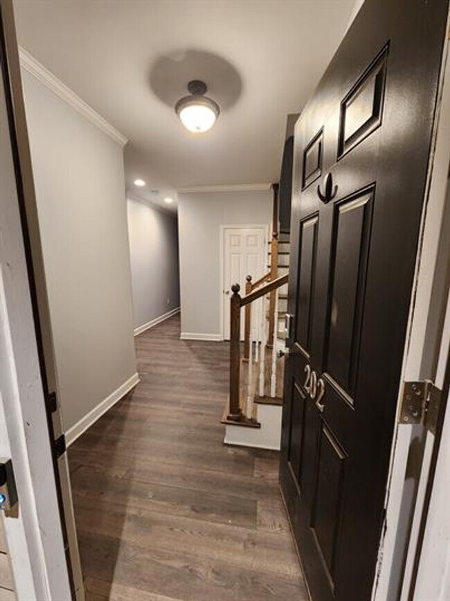 Foto del edificio - Spacious 3/2.5 Located Near Downtown Greenville!